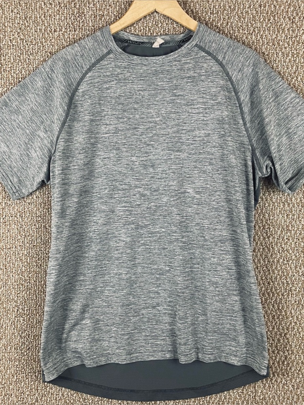 Under Armour Shirt Mens XL Short Sleeve UA Gym Fitness HeatGear Running T437
